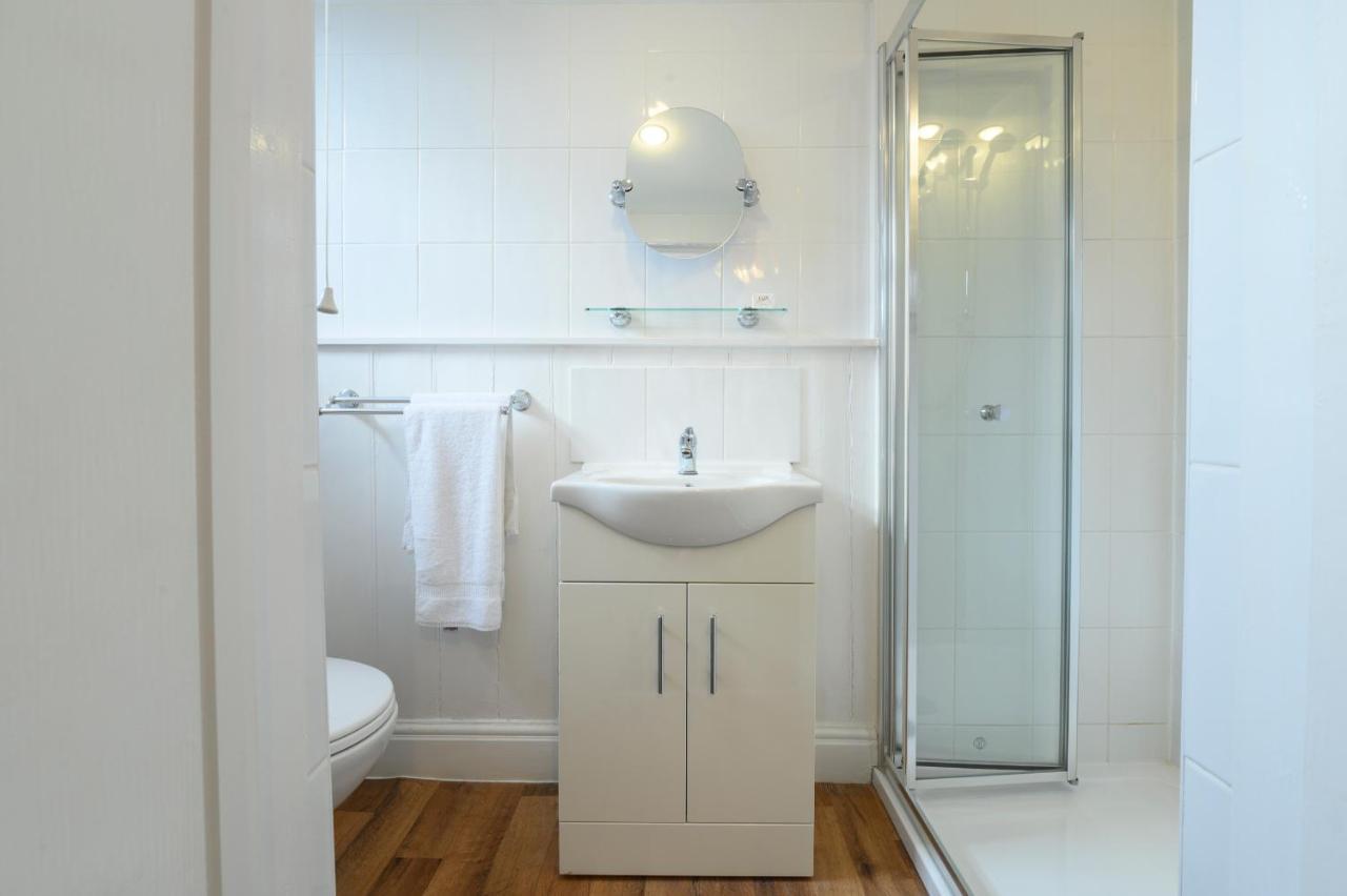 Bed and Breakfast The Lazy Lion Milford on Sea Exterior foto