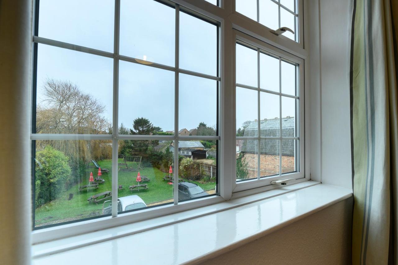 Bed and Breakfast The Lazy Lion Milford on Sea Exterior foto